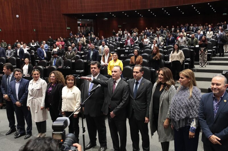 Diputados mexicanos durante una sesión en el Congreso