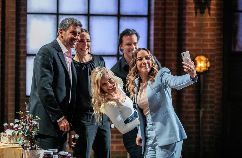 Christina Aguilera se toma una selfie con los jueces de MasterChef