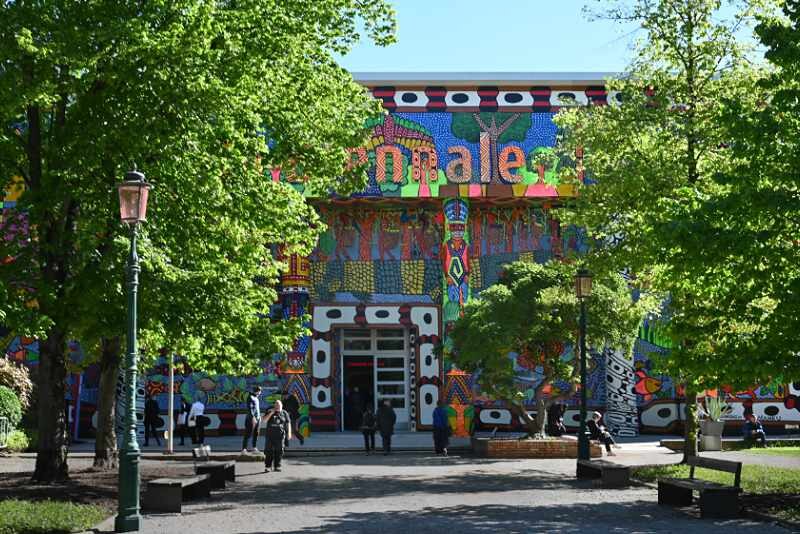 Fachada del Museo de Arte Contemporáneo de Barcelona