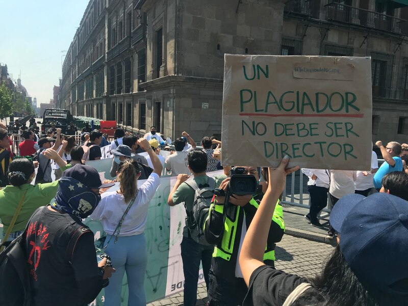 Estudiantes protestan contra el plagio en la UNAM