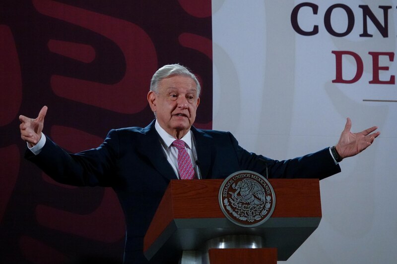 El presidente López Obrador da un discurso en la conferencia de prensa matutina.