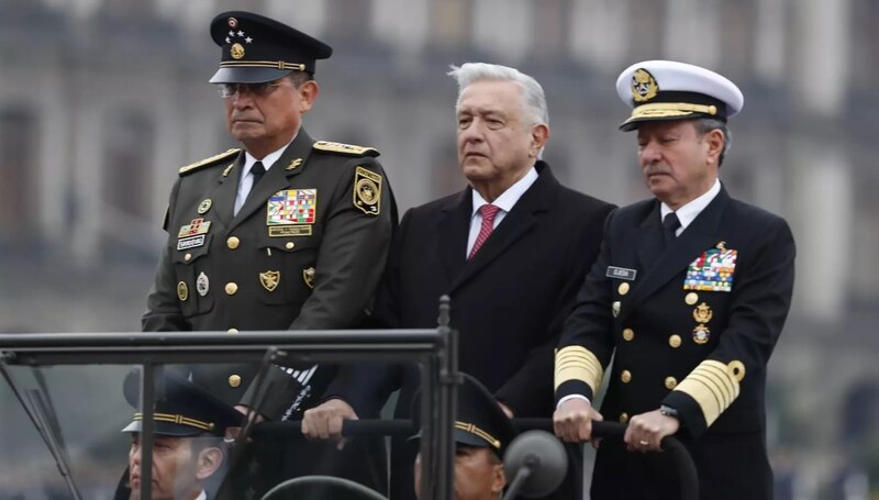 El presidente Andrés Manuel López Obrador encabeza el desfile militar del 16 de septiembre