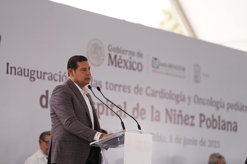 El gobernador de Puebla, Alejandro Armenta resaltó la inauguraciión de dos torres médicas en la entidad, en beneficio de pacientes pediátricos oncológicos y con cardiopatías