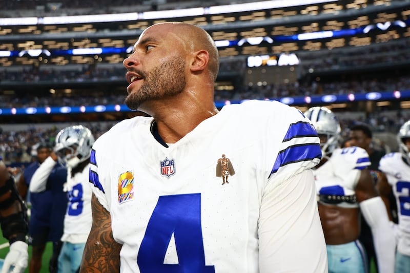 Dak Prescott . El mariscal de campo también se ha convertido en un top-3 histórico de yardas lanzadas y pases de anotación.