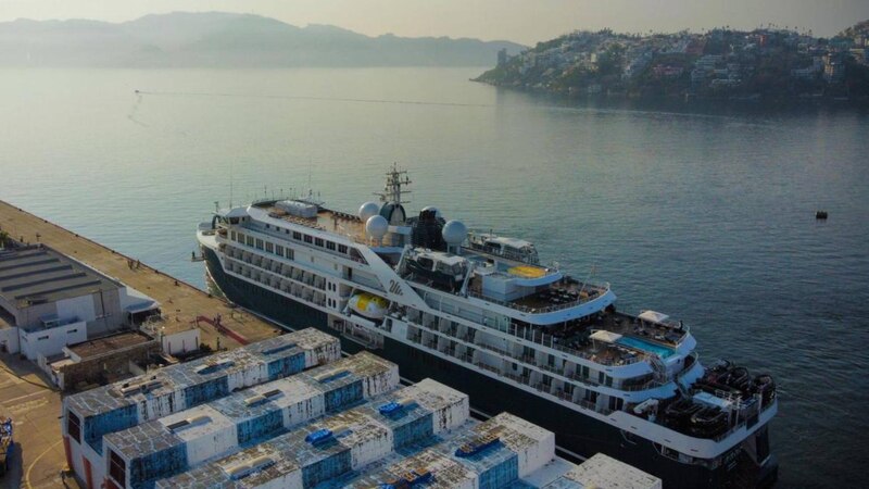 Crucero atracado en el puerto de Acapulco