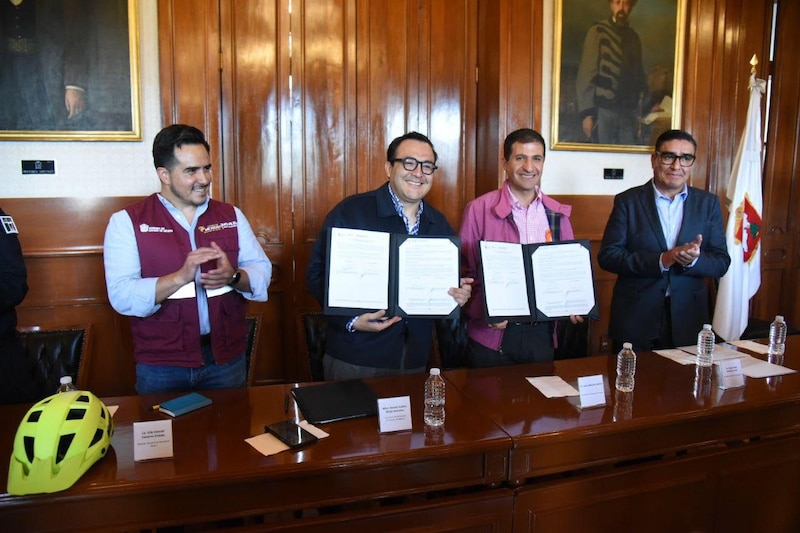 Firma de convenio para la creación de la Red de Ciudades por la Bicicleta en México