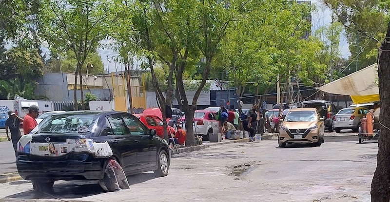 Autos estacionados en la calle