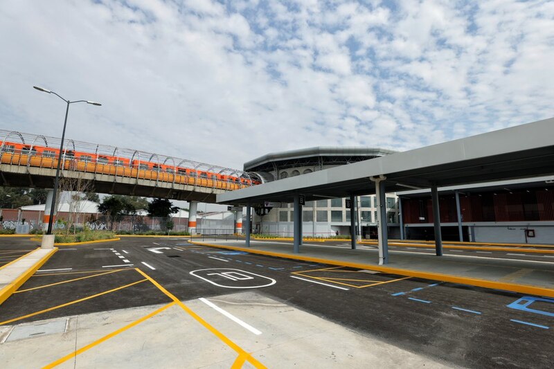 Nuevo estacionamiento y terminal de autobuses en la Ciudad de México