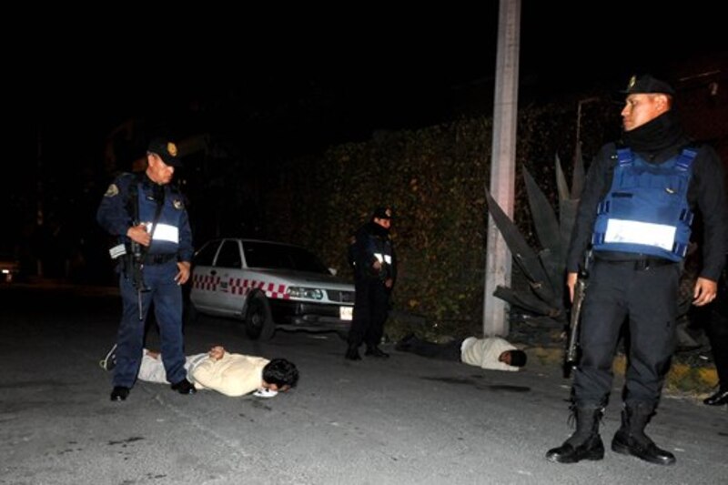 Detienen a presuntos delincuentes en la Ciudad de México