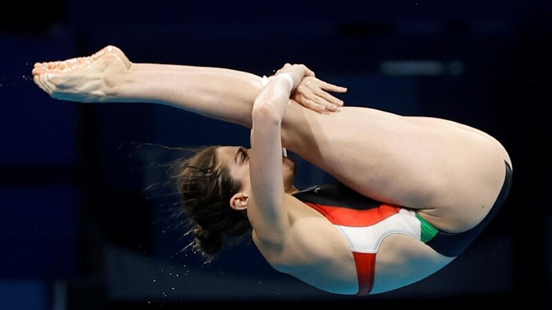 Clavadista en el aire