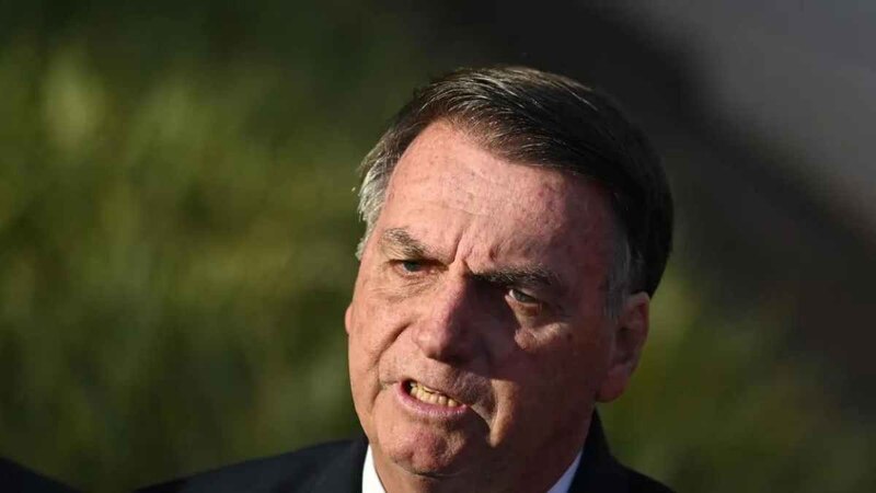 El presidente Jair Bolsonaro da un discurso.