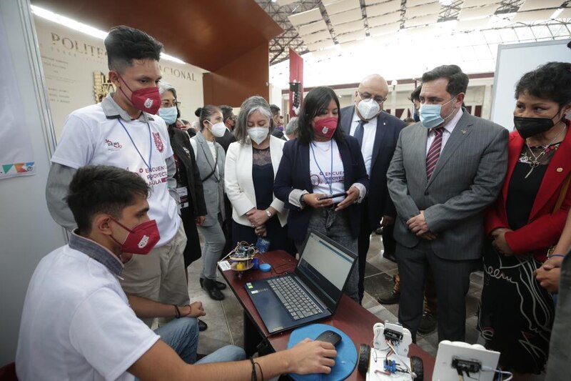 Estudiantes presentan proyectos de ciencia y tecnología en feria nacional