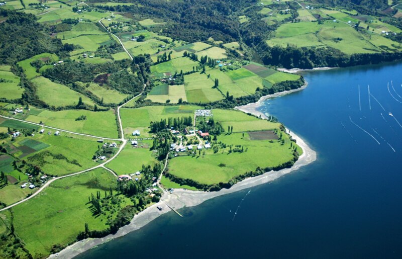 Vista aérea del lago Llanquihue y sus alrededores