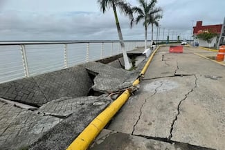 Tras lluvias, colapsa malecón de Alvarado en Veracruz