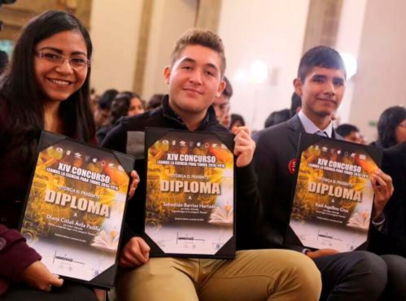 Entrega de diplomas a los ganadores del XIV Concurso de Ciencias