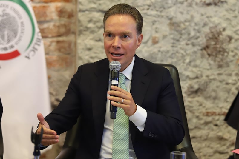 Manuel Velasco, coordinador de la bancada de senadores del Partido Verde, durante su discurso inaugural de la reunión plenaria de su partido.