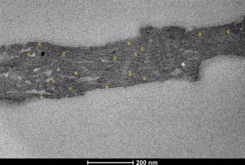 Imagen de microscopio electrónico de transmisión de un nanotubo de carbono