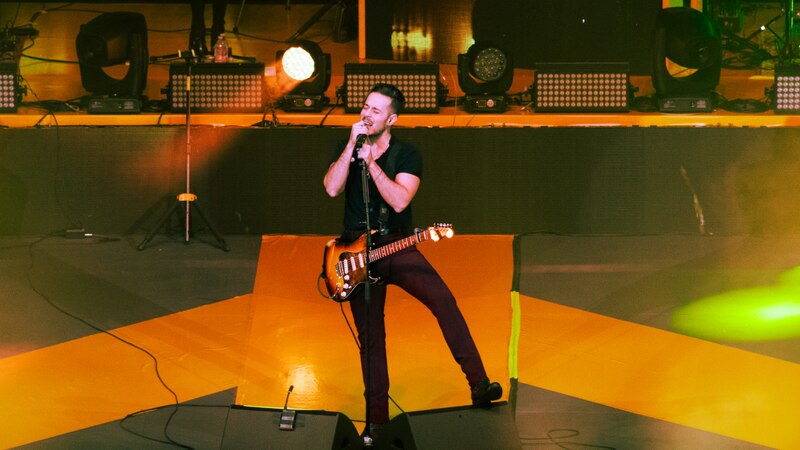 El cantante colombiano Juanes en concierto.