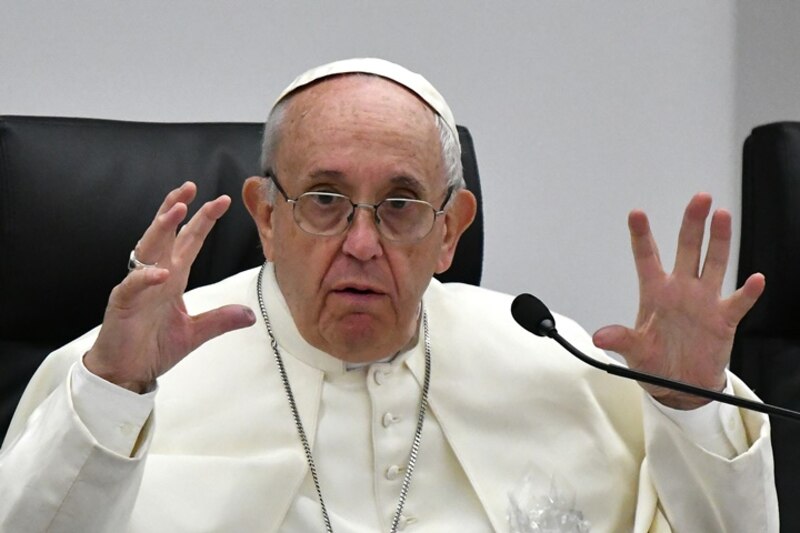 El Papa Francisco pronuncia un discurso ante la multitud