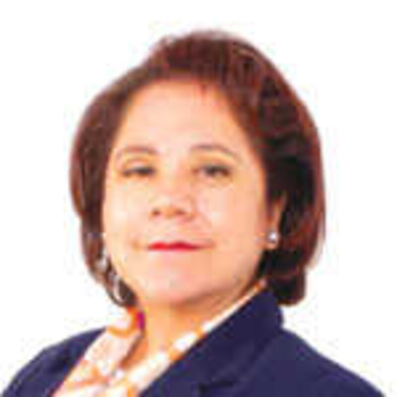 La Dra. Ana María Polo es una abogada y personalidad de la televisión cubanoamericana.