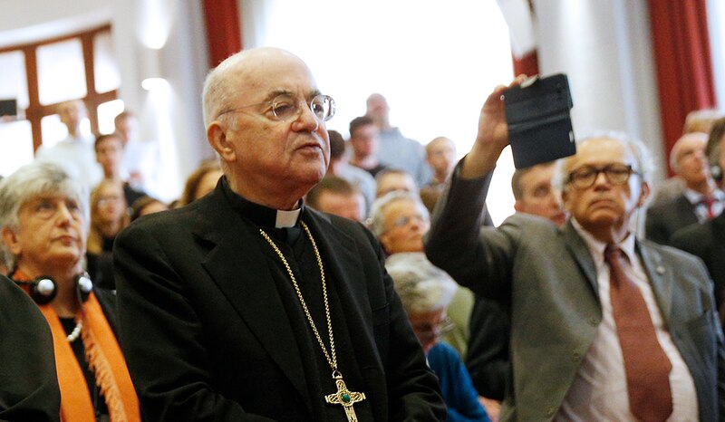 El cardenal arzobispo de Valencia, Antonio Cañizares, durante una ceremonia religiosa.