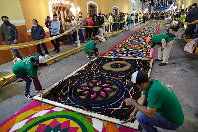 Alfombra de arena colorida en México