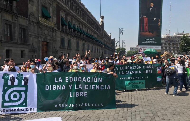 Estudiantes del CIDE exigen la renuncia de su directora, acusándola de represión