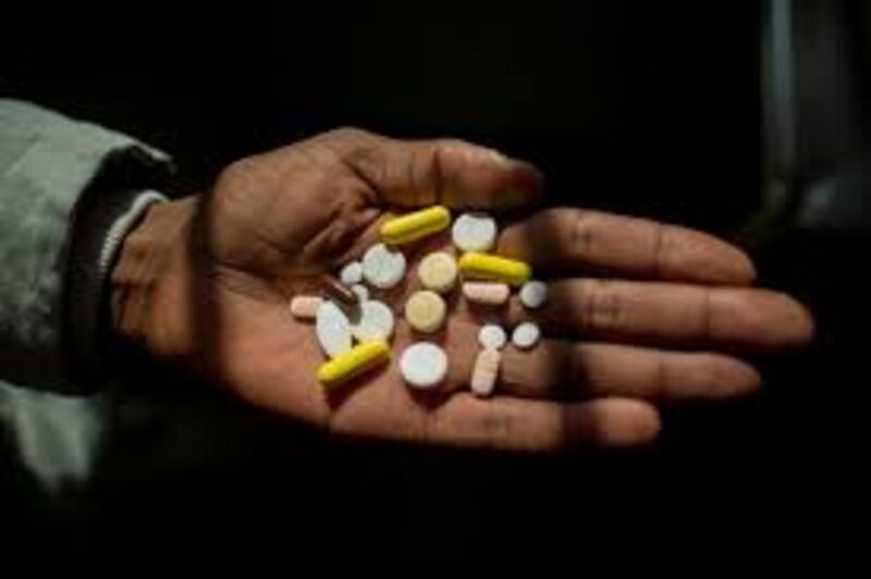 Medicamentos en la palma de la mano