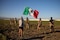 México activa asistencia a connacionales tras redadas de ICE en cultivos en California
