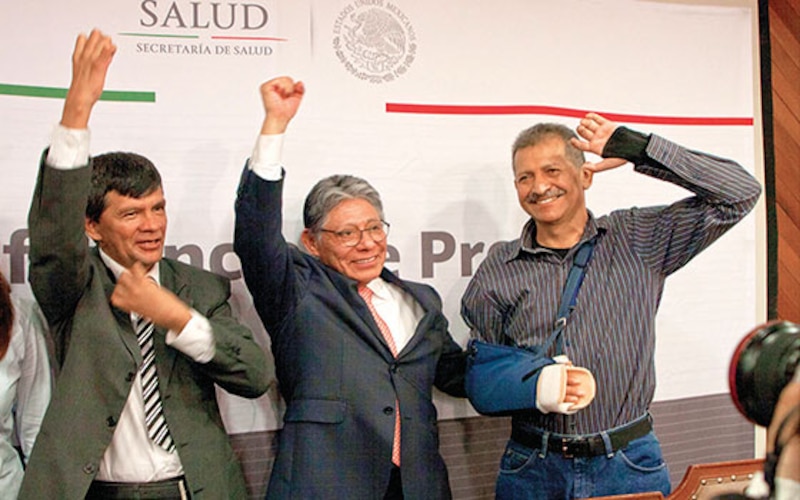 Políticos mexicanos celebrando