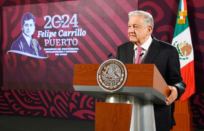 El presidente Andrés Manuel López Obrador encabeza la ceremonia del 102 aniversario de la muerte de Felipe Carrillo Puerto