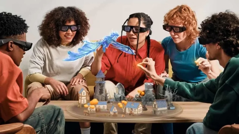 Personas utilizando los lentes Specs de Snap