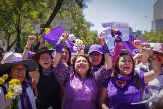 “Queremos mujeres vivas y poderosas en esta ciudad”, dice Brugada durante la marcha 8M