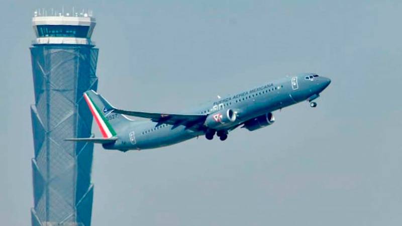 Despegue de un avión Boeing 737-800 de la Fuerza Aérea Mexicana