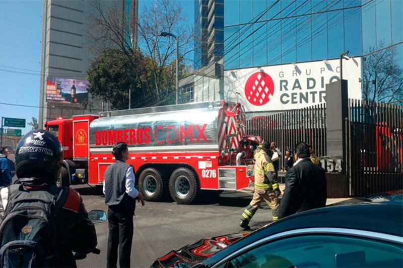 Bomberos atienden incendio en Grupo Radio Centro