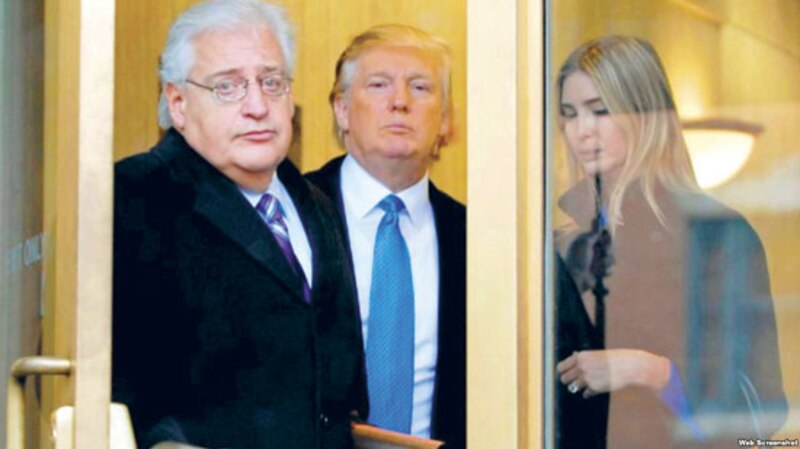 El yerno de Trump, Jared Kushner, sale de la Casa Blanca