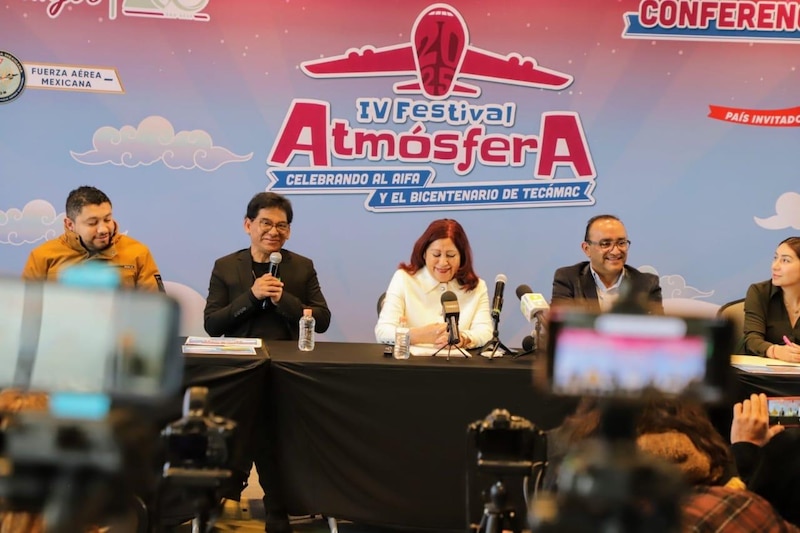 Funcionarios presentan el Festival Atmósfera 2025 en Tecámac durante una rueda de prensa.