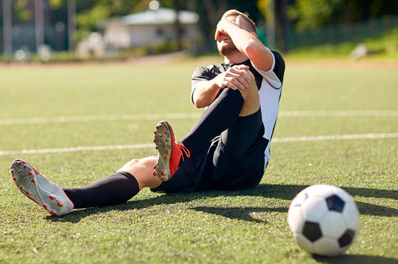 Jugador de fútbol lesionado