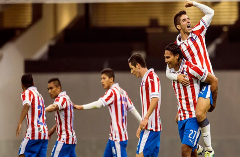 Jugadores de fútbol celebrando un gol