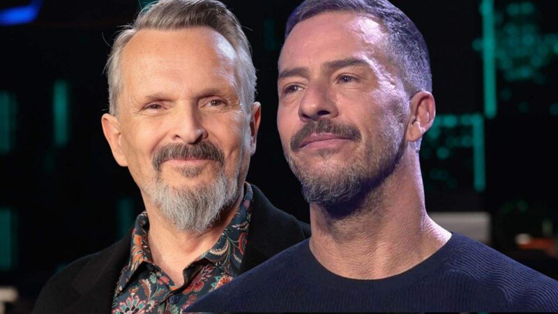 Dos hombres sonríen a la cámara.