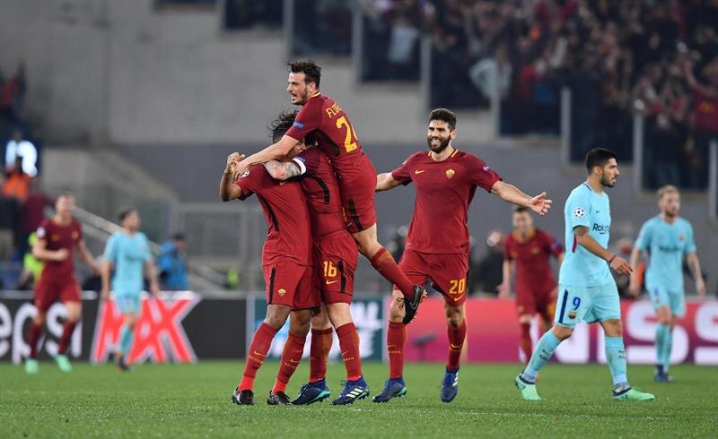 La Roma celebra su victoria sobre el Barcelona