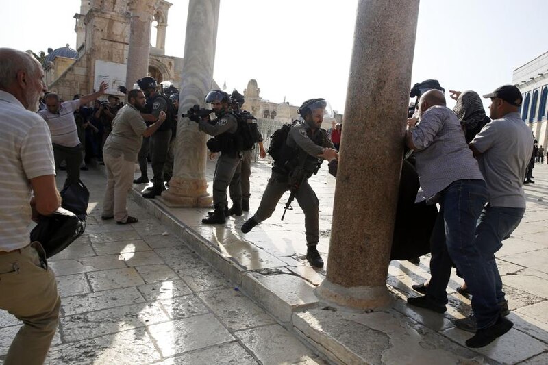 Enfrentamientos entre israelíes y palestinos en Jerusalén