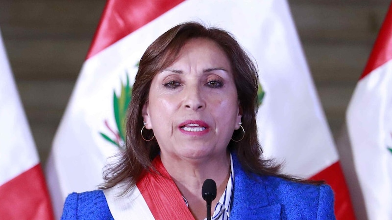 Dina Boluarte jura como presidenta de Perú tras la destitución de Pedro Castillo