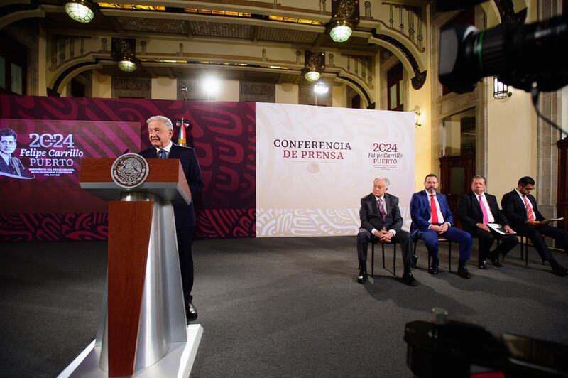 El presidente Andrés Manuel López Obrador ofrece una conferencia de prensa en el Palacio Nacional.