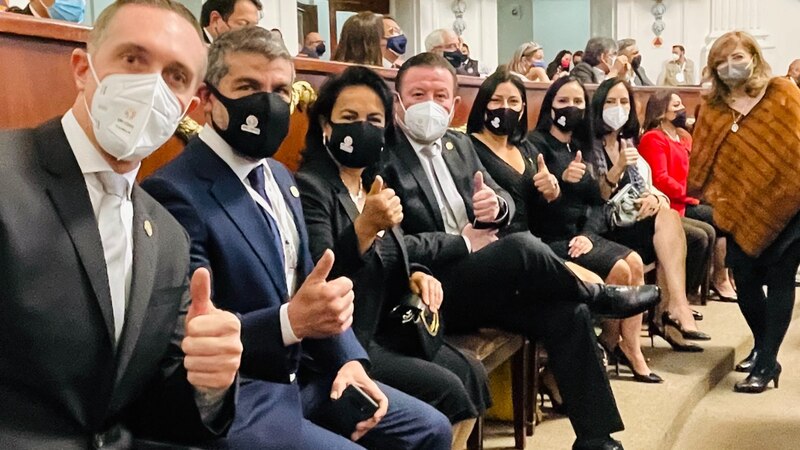 Políticos sonrientes en un evento