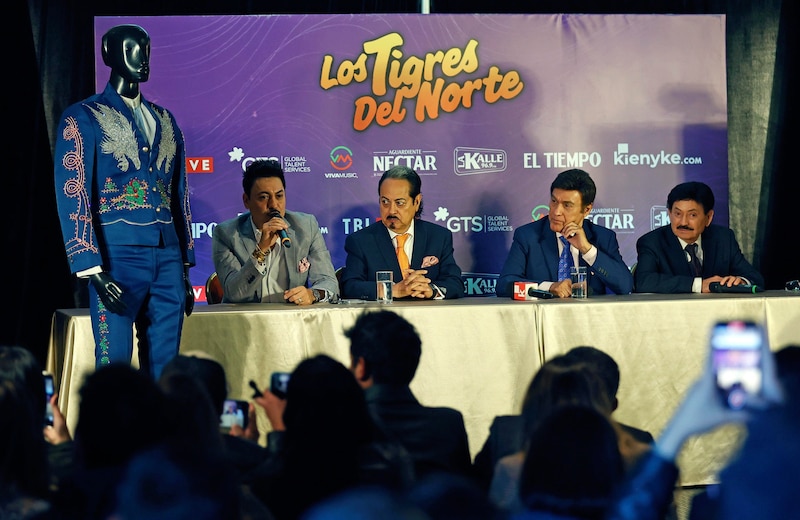 Los Tigres del Norte ofrecen conferencia de prensa