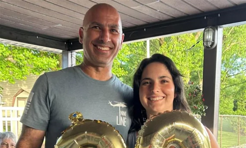 Padre e hija celebran cumpleaños