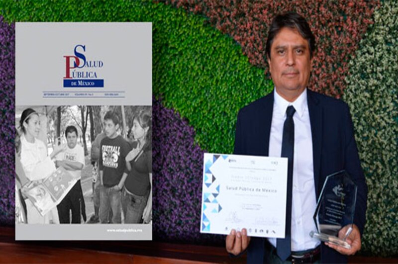 El Dr. Juan Pérez recibe el premio a la trayectoria en salud pública
