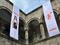 Miradas ausentes bajo pendones firmes en el Palacio Municipal de Guadalajara