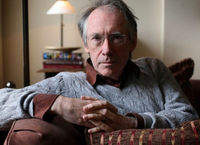 El novelista Javier Marías